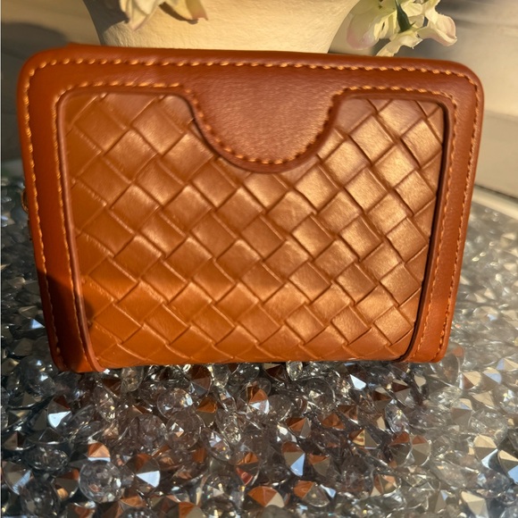 🇮🇹NWT ITALIAN COGNAC COMPACT WALLET - Picture 1 of 3